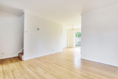 3 bedroom end of terrace house to rent - Photo 2