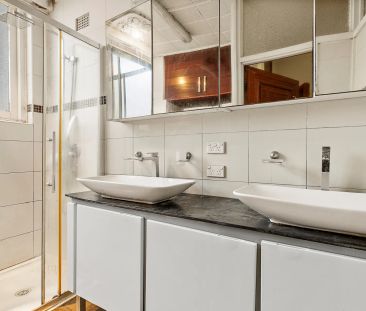 Charming Partly Furnished Apartment - Photo 4