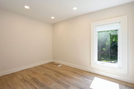 For Lease - 1995 Dundas Street, Toronto, Ontario - Photo 2