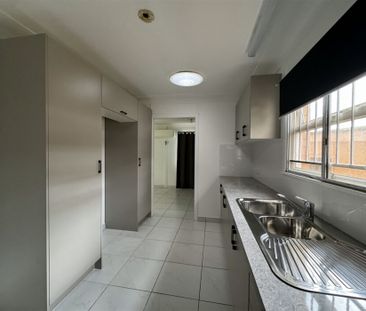 Renovated and Spacious 3-Bedrooms Family Home with Solar Panels - Photo 3