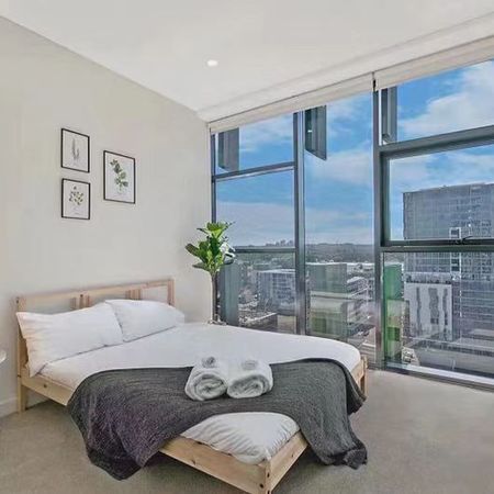 Luxury TWO BEDROOM Apartment with FURNISHED and CITY VIEW! - Photo 3