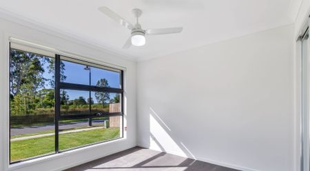 4 BEDROOM HOME ON SPACIOUS BLOCK - Photo 4