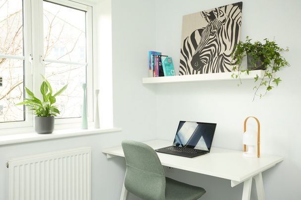 5 Bed Semi-Detached House, College Way, BS34 - Photo 1