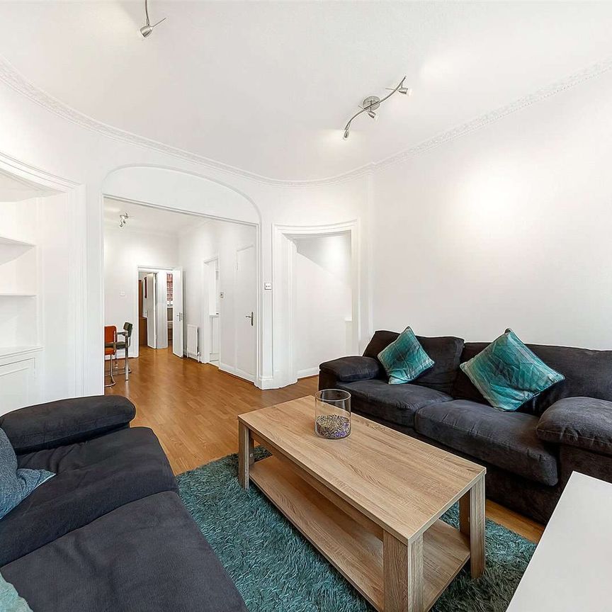 A well presented two-bedroom apartment ideally located to Baker Street and Regent's Park. - Photo 1