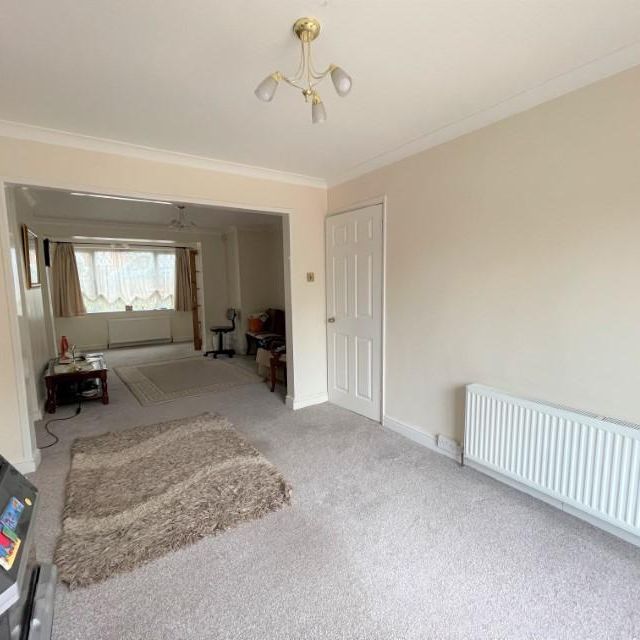 3 bedroom semi-detached house to rent - Photo 1