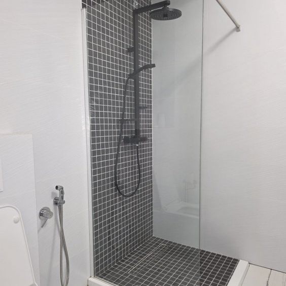 Apartament nou, 3 camere cu loc de parcare si curte situat in Zona KM 4-5 - Fotografie 1