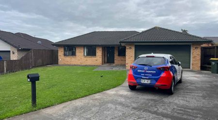 Spacious Family Home in a Quiet Cul-de-Sac - Photo 2