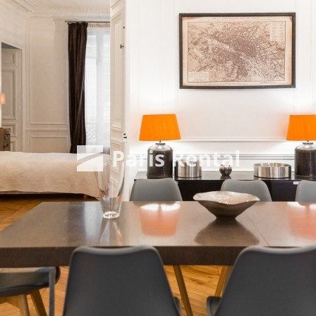 Appartement • Saint Philippe du Roule - Photo 1