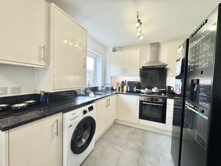 2 bedroom end of terrace house to rent - Photo 4