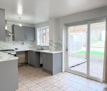 3 bedroom terraced house to rent - Photo 2