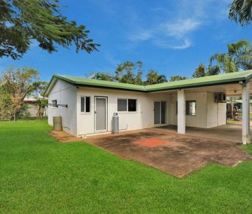 3 Bedroom Fully Airconditioned - Large Garden Shed - Side Access - Photo 3