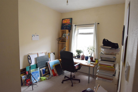 2 Bed Flat - Purpose Built - Photo 5