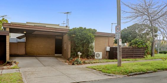 Charming 3-Bedroom Home in Caulfield North - Photo 3