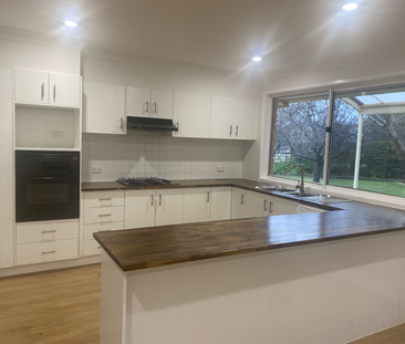 28 Mairinger Crescent, Bowral, NSW - Photo 6