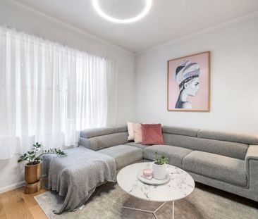 Street Front Townhouse Footsteps From Chapel Street - Photo 1