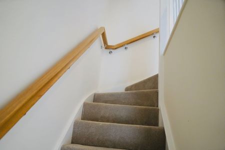 Peartree Avenue, SW17, London - Photo 4