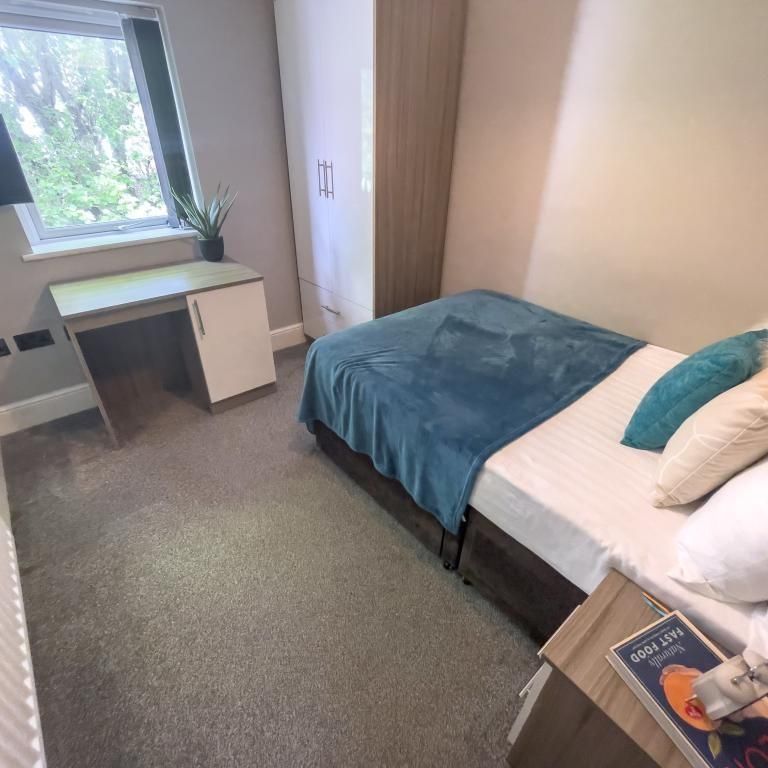 6 bedroom terraced house to rent - Photo 1