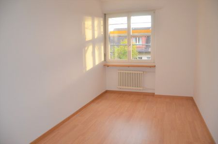 "grosszügige 4-Zimmer-Wohnung mit grossem Balkon an ruhiger Lage" - Foto 3