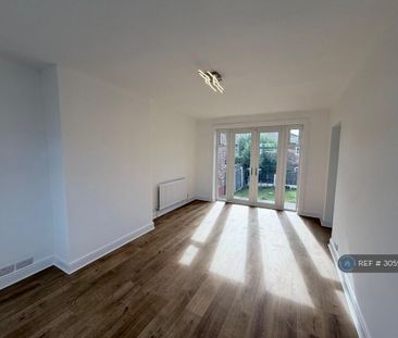 3 bedroom semi-detached house to rent - Photo 2