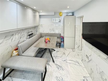4 bedroom detached house to rent - Photo 5