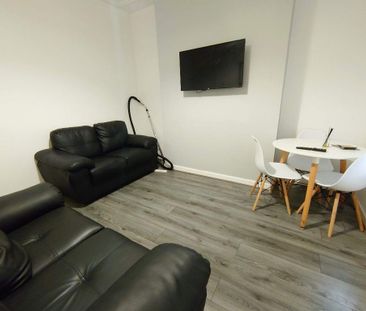 4 bedroom terraced house to rent - Photo 1