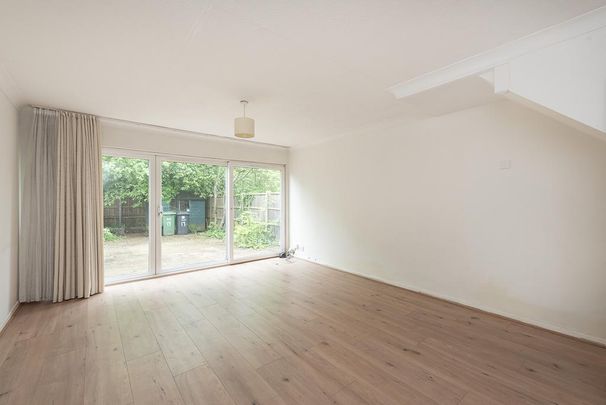 3 bedroom end of terrace house to rent - Photo 1
