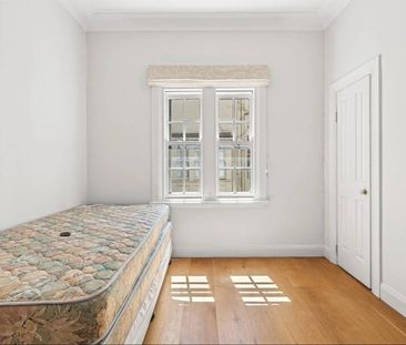 Elizabeth Bay - Photo 1