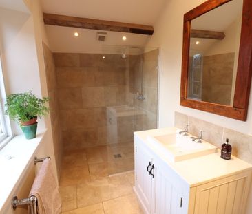 Beautiful & Spacious Barn Conversion to Let in Fitzhead - Photo 5