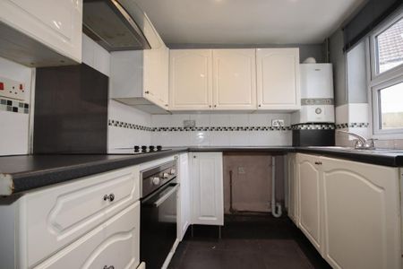 2 bedroom maisonette to rent - Photo 4