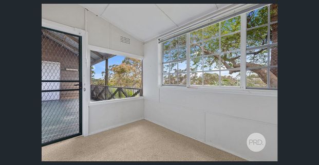Tranquil 1-Bedroom Flat with Water Views - Photo 1