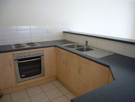 Spacious Courtyard Living Minutes from the Beach - Photo 4