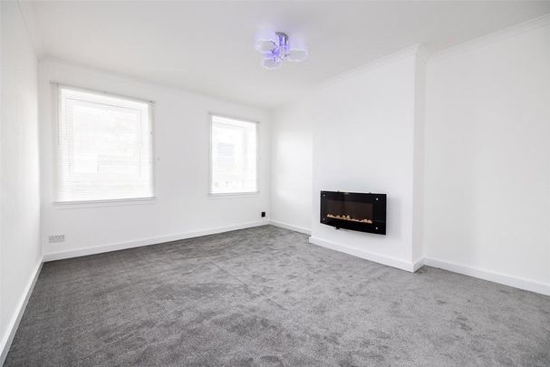 3 bedroom flat to rent - Photo 1