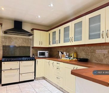 4 bedroom end of terrace house to rent - Photo 3