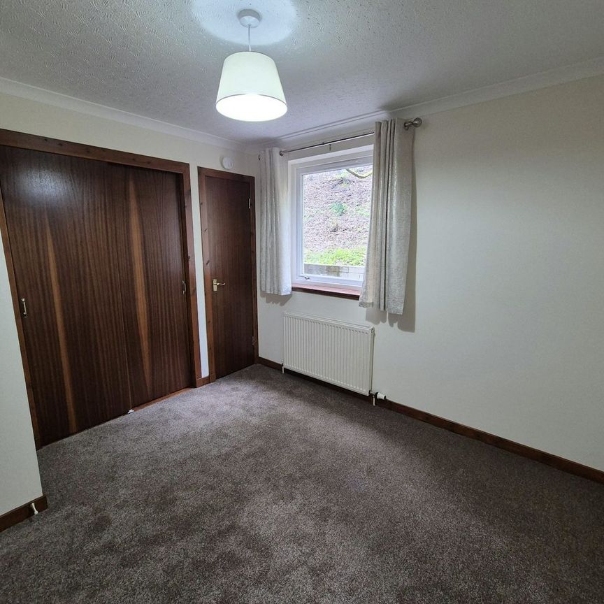 Ground floor flat to rent on - Photo 1