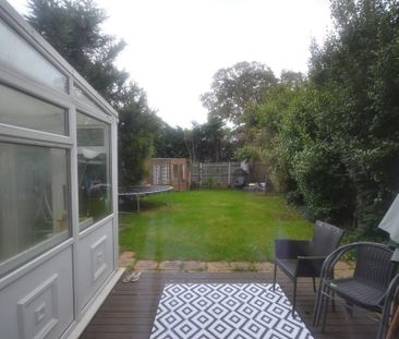 1 bedroom in a house share to rent - Photo 2