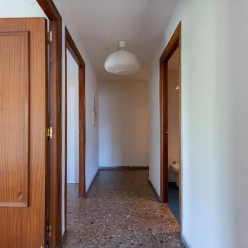 Rooms for rent in 4-bedroom apartment in Mestalla - Photo 1