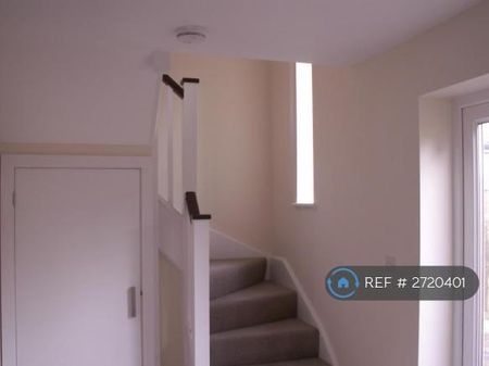 2 bedroom semi-detached house to rent - Photo 5