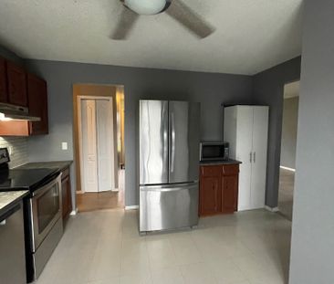 3 Bed Black Mountain - Photo 3