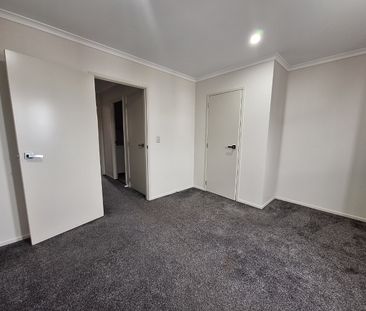 2 Bedroom Townhouse with Separate garage - Photo 5