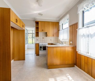 12 Lucas Crescent, Adamstown Heights NSW 2289 - House For Rent | Do... - Photo 3