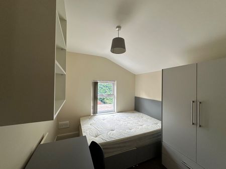 5 Bed Terraced House, Donnington Road, RG1 - Photo 2