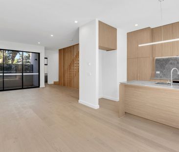 Stylish three-level townhouse in the heart of Abbotsford - Photo 4