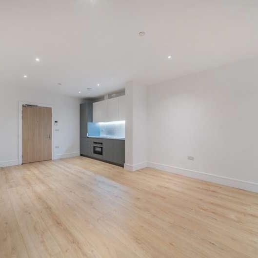 Chertsey, Surrey, KT16 - Photo 1