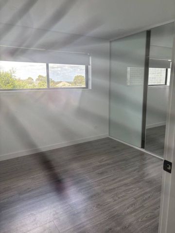 Huge near new porcelain tiled 6 bedroom mansion with pool - Photo 3