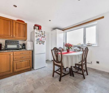 3 bedroom flat to rent - Photo 6