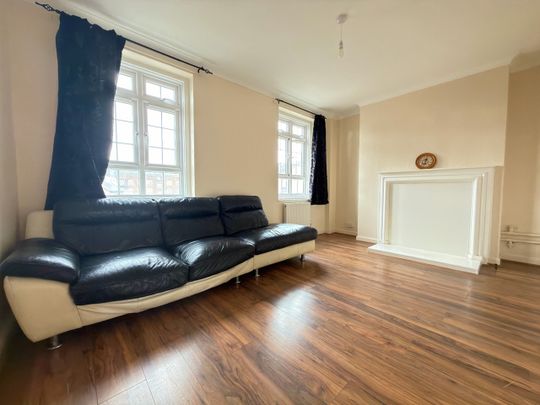 3 Bed Flat, Sutton Courtney House, SW17 - Photo 1