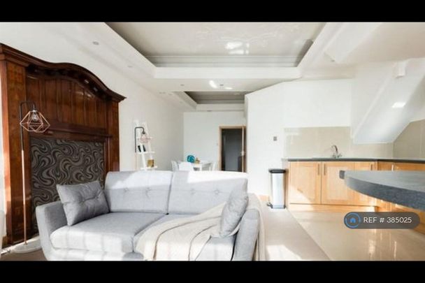 3 bedroom flat to rent - Photo 1