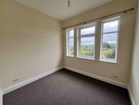3 bedroom flat to rent - Photo 4