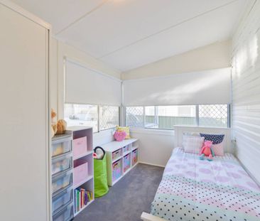 BEAUTIFUL FAMILY HOME IN NORTH TAMWORTH IN QUIET STREET - Photo 5
