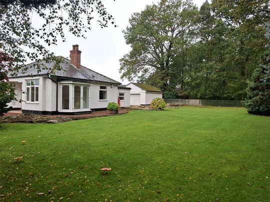 A spacious detached bungalow featuring two double bedrooms, a double garage, and versatile workshop space, set on a generous plot with expansive gardens. - Photo 1